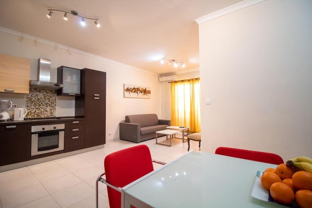 Modern Apt In The Heart Of Maltese Nightlife Saint Julian's Dış mekan fotoğraf