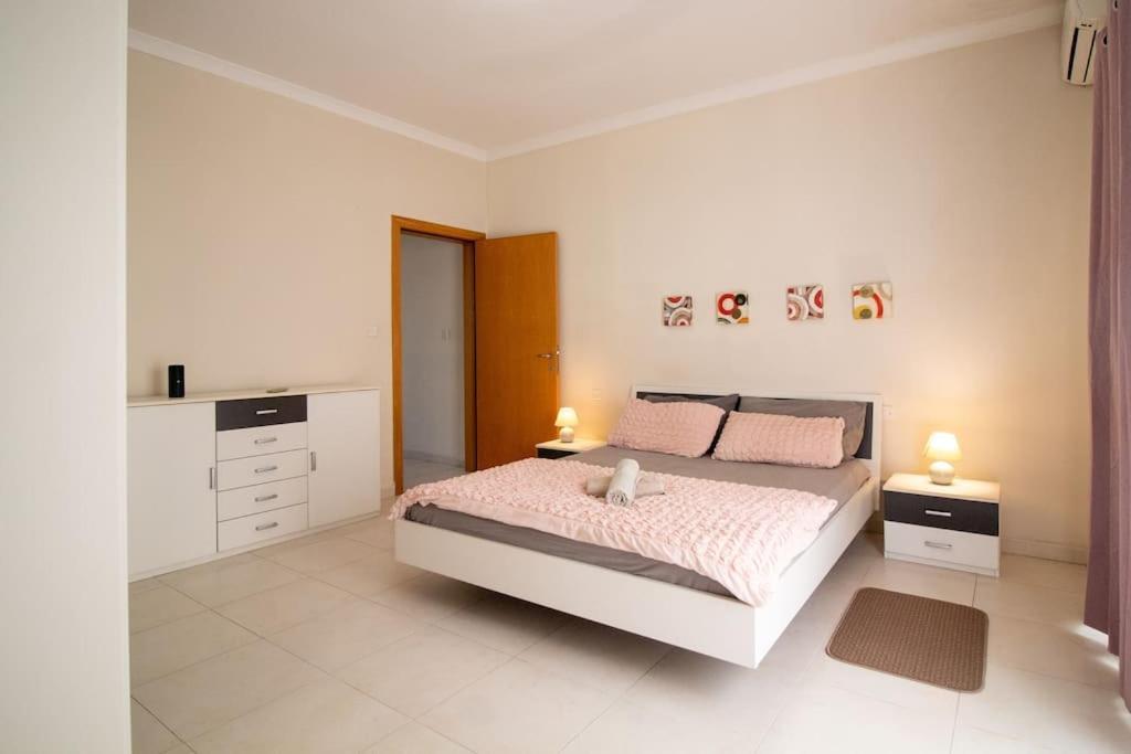 Modern Apt In The Heart Of Maltese Nightlife Saint Julian's Dış mekan fotoğraf