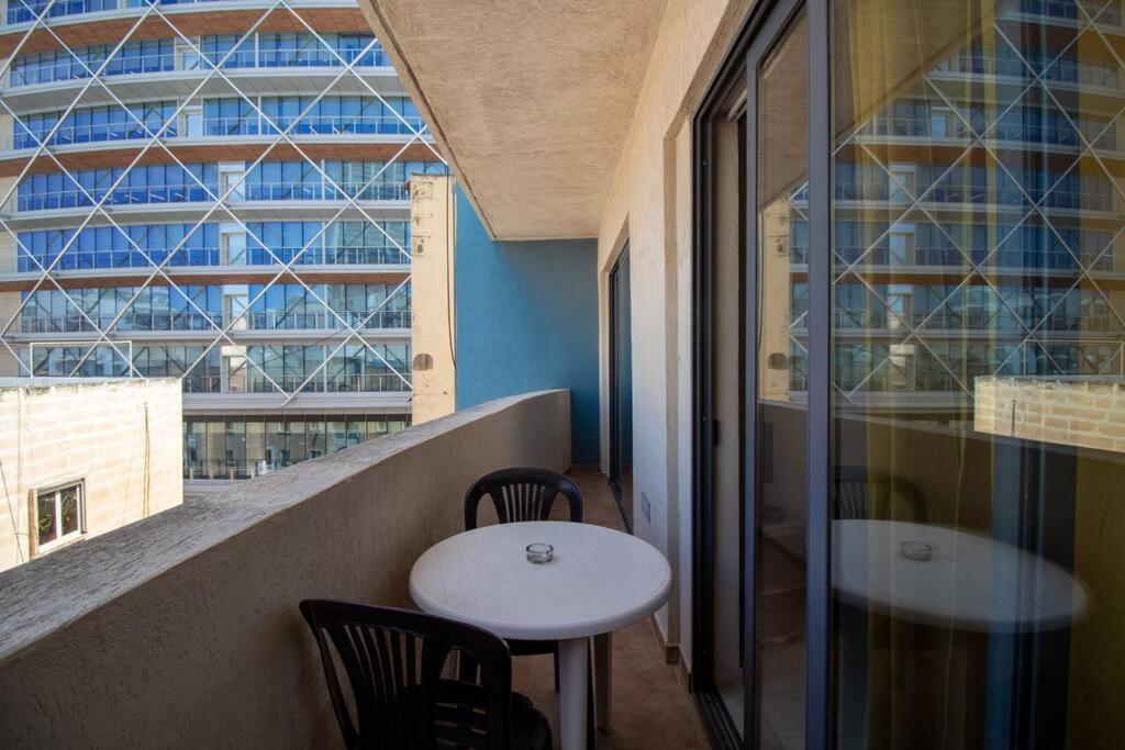 Modern Apt In The Heart Of Maltese Nightlife Saint Julian's Dış mekan fotoğraf